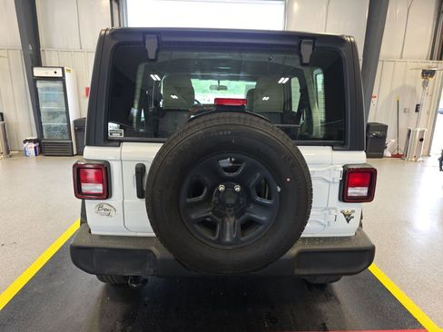 Used 2022 Jeep Wrangler Unlimited Sport image 4