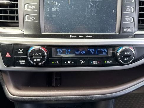 Used 2017 Toyota Highlander XLE AWD/4WD image 31