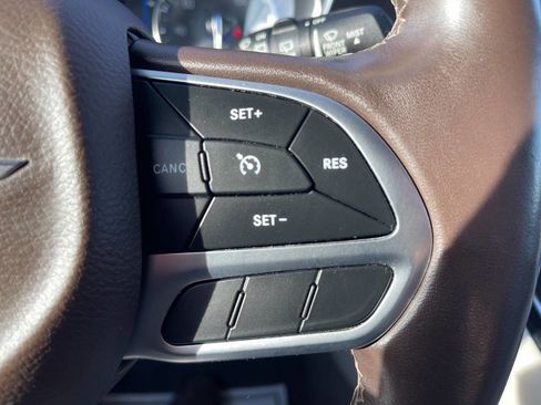 Used 2019 Chrysler Pacifica Touring-L image 22