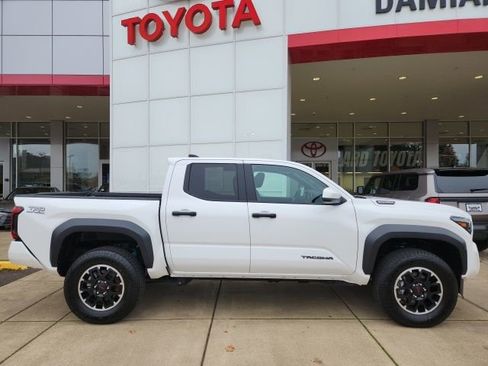 Used 2024 Toyota Tacoma TRD Off-Road image 3