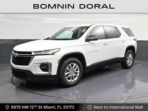 Used 2023 Chevrolet Traverse LS FWD image 1