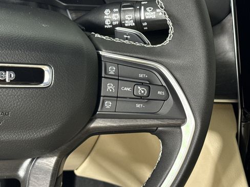 New 2025 Jeep Grand Cherokee Limited w/ Luxury Tech Group II AWD/4WD image 18