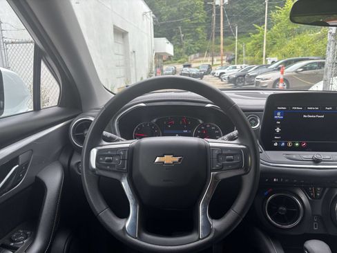Used 2025 Chevrolet Blazer LT FWD image 34