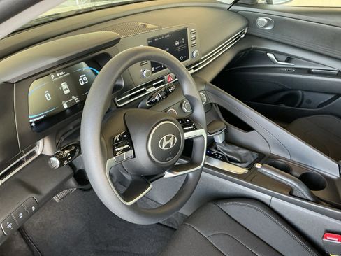 New 2026 Hyundai Elantra SE FWD image 10