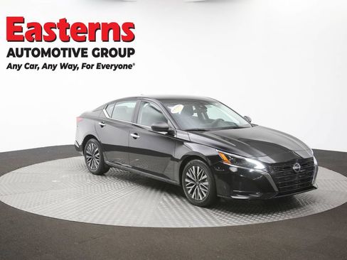 Used 2025 Nissan Altima 2.5 SV FWD image 45
