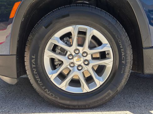 Used 2022 Chevrolet Traverse LS FWD image 31