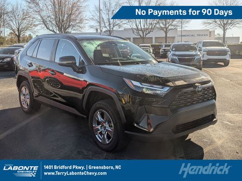 Used 2025 Toyota RAV4 XLE AWD/4WD image 1