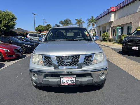 Used 2011 Nissan Frontier SL RWD image 3