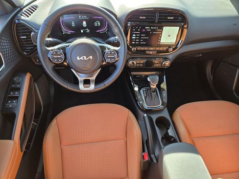 Certified 2025 Kia Soul EX image 13