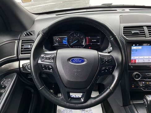 Certified 2018 Ford Explorer XLT w/ Equipment Group 202A image 19