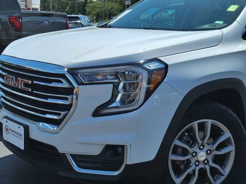 Used 2024 GMC Terrain SLT AWD/4WD image 9