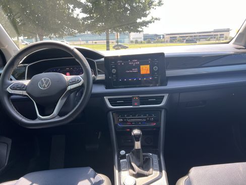 Certified 2025 Volkswagen Taos SEL image 28