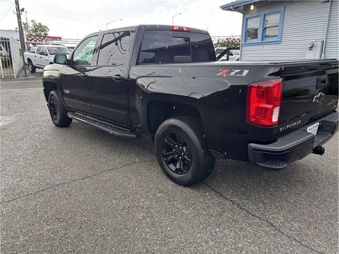 Used 2018 Chevrolet Silverado 1500 LTZ Z71 w/ Midnight Edition AWD/4WD image 5