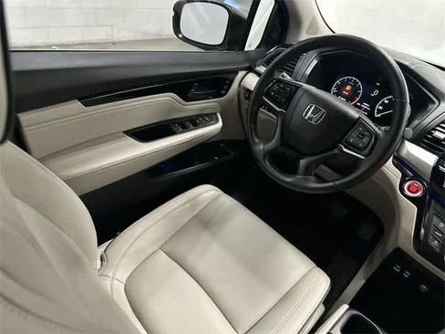 Certified 2025 Honda Odyssey Touring image 12