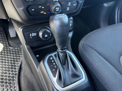 Used 2023 Jeep Renegade Latitude image 31