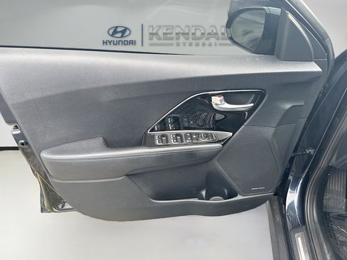 Used 2022 Kia Niro EX Premium w/ Cold Weather Package image 19