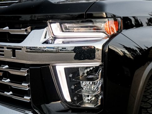 Used 2022 Chevrolet Silverado 2500 LTZ w/ LTZ Convenience Package image 6