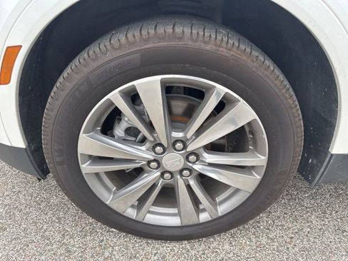 Used 2022 Cadillac XT5 Premium Luxury w/ Technology Package FWD image 6
