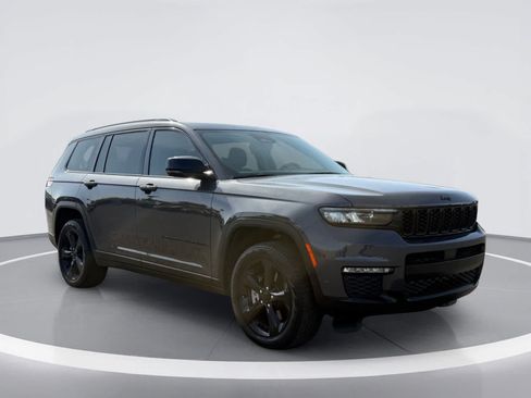 Used 2023 Jeep Grand Cherokee L Limited w/ Black Appearance Package AWD/4WD image 5