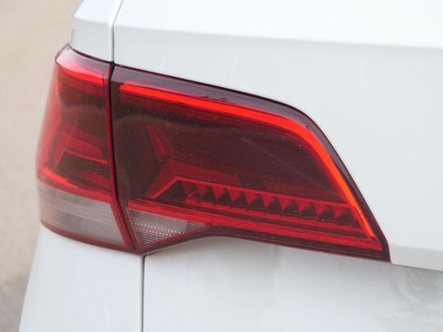 Used 2023 Volkswagen Taos SE image 11