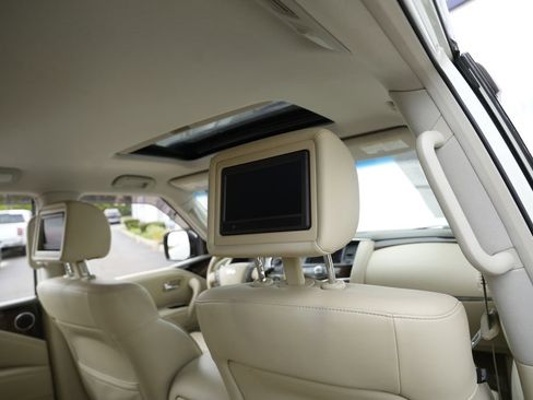 Used 2012 INFINITI QX56 4WD w/ Deluxe Touring Pkg image 33