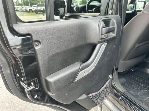 Used 2015 Jeep Wrangler Unlimited Sahara w/ Connectivity Group AWD/4WD image 21