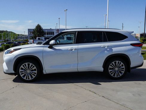 Used 2022 Toyota Highlander Platinum AWD/4WD image 5