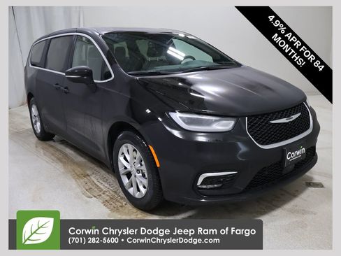 New 2026 Chrysler Pacifica Limited image 1