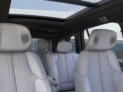 New 2026 Cadillac Vistiq Luxury w/ LPO, Floor Liner Package AWD/4WD image 25