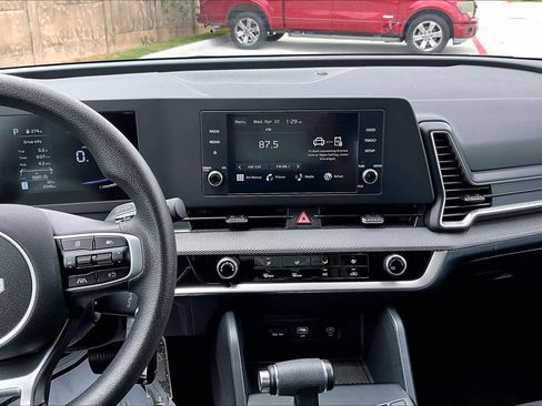 Certified 2025 Kia Sportage LX image 7