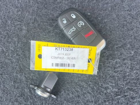 Used 2019 Jeep Compass Latitude AWD/4WD image 35