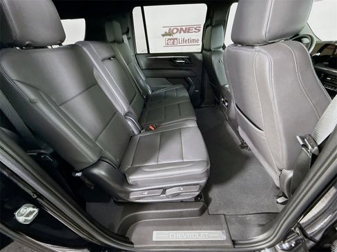 Used 2025 Chevrolet Suburban LT w/ Comfort Package image 31