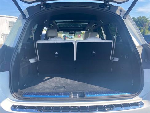 Used 2025 Mercedes-Benz GLS 580 4MATIC image 10