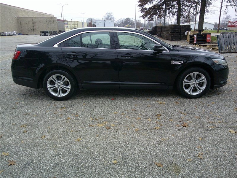 Used 2018 Ford Taurus SEL FWD image 6