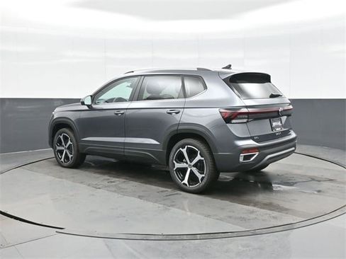 New 2026 Volkswagen Taos SEL image 5