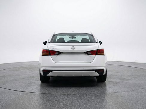 Used 2025 Nissan Altima 2.5 SV FWD image 7