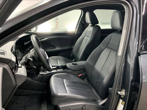 Used 2025 Audi Q6 e-tron Premium w/ Convenience Package image 27