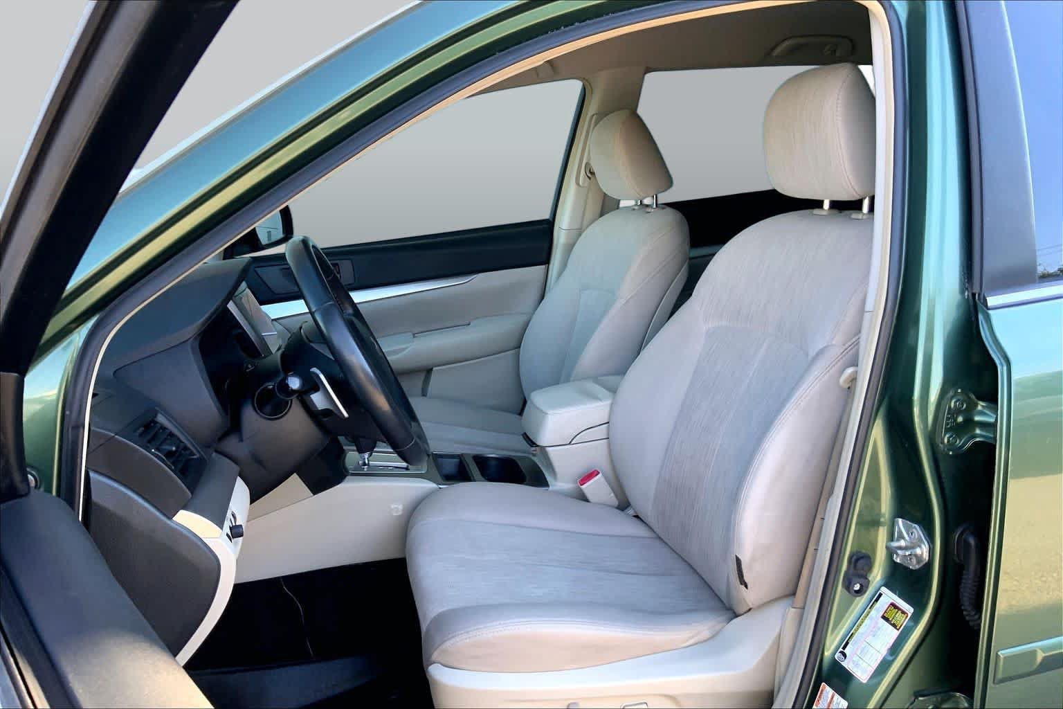 Used 2013 Subaru Outback 2.5i Premium AWD/4WD image 8