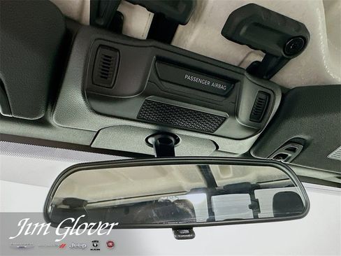 New 2025 Jeep Gladiator Sport image 38