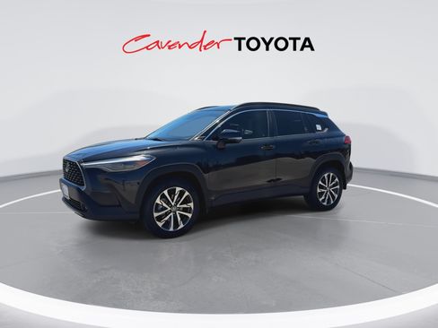 Certified 2022 Toyota Corolla Cross XLE w/ Convenience Package FWD image 4