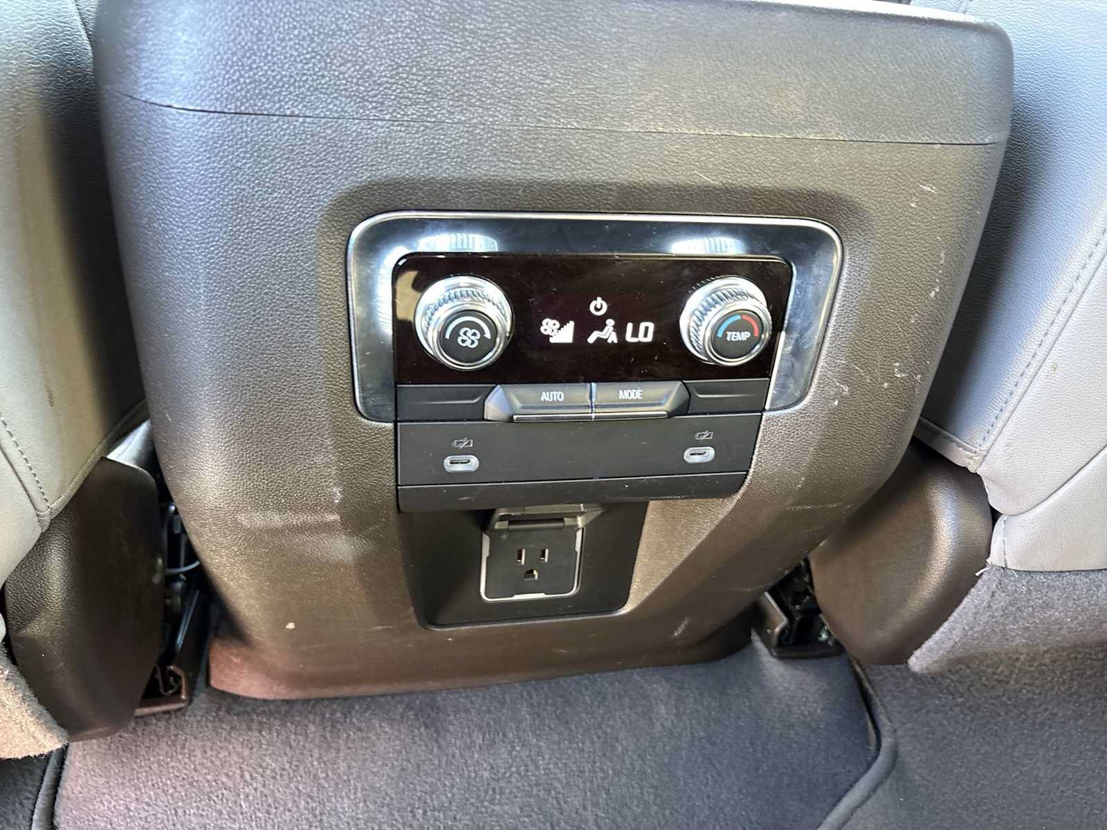Used 2024 GMC Yukon SLT RWD image 20