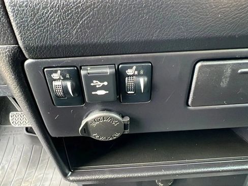 Used 2020 Toyota Sienna SE FWD image 17