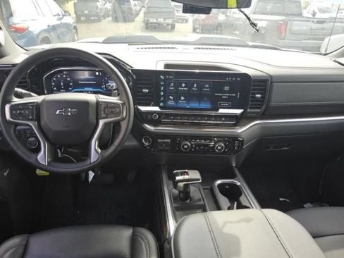 Used 2024 Chevrolet Silverado 1500 LT Trail Boss w/ LT Trail Boss Premium Package AWD/4WD image 8