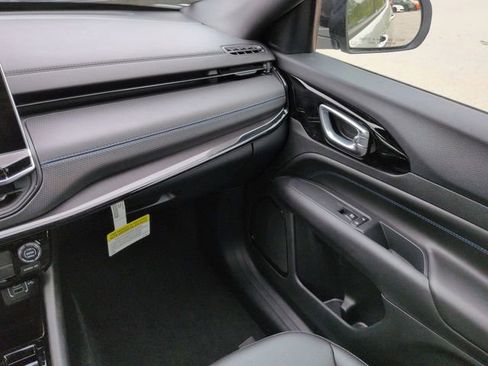 New 2026 Jeep Compass Latitude image 16