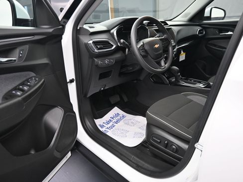 Used 2023 Chevrolet TrailBlazer LT FWD image 9