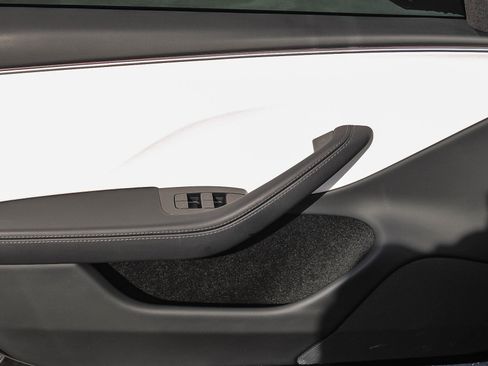 Used 2025 Tesla Model 3 Long Range image 21