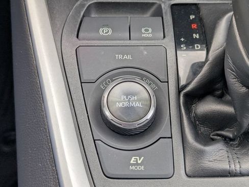 Used 2020 Toyota RAV4 XSE w/ XSE Grade Weather Package AWD/4WD image 23