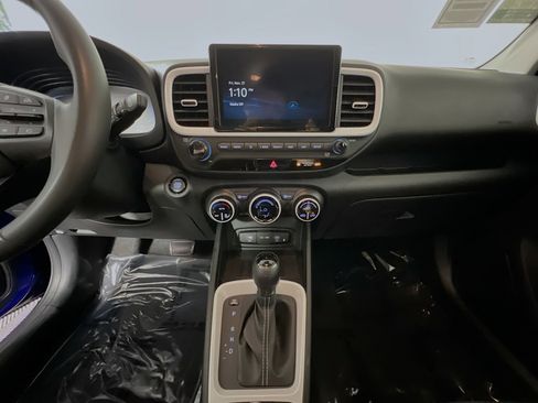 Used 2024 Hyundai Venue Limited image 25