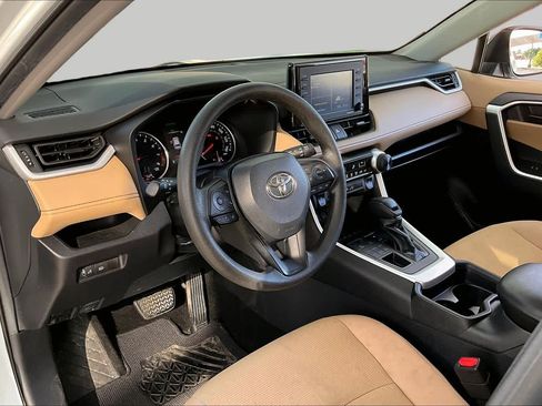 Used 2021 Toyota RAV4 LE AWD/4WD image 18
