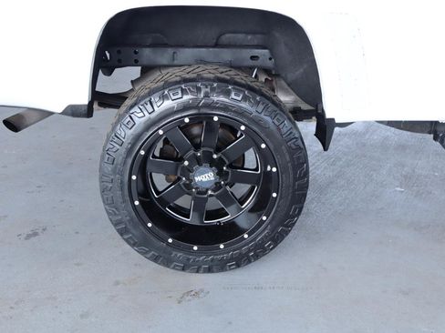 Used 2018 Chevrolet Colorado LT w/ LT Convenience Package RWD image 5